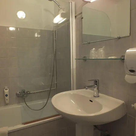 Hotel Cecil Gare 3*